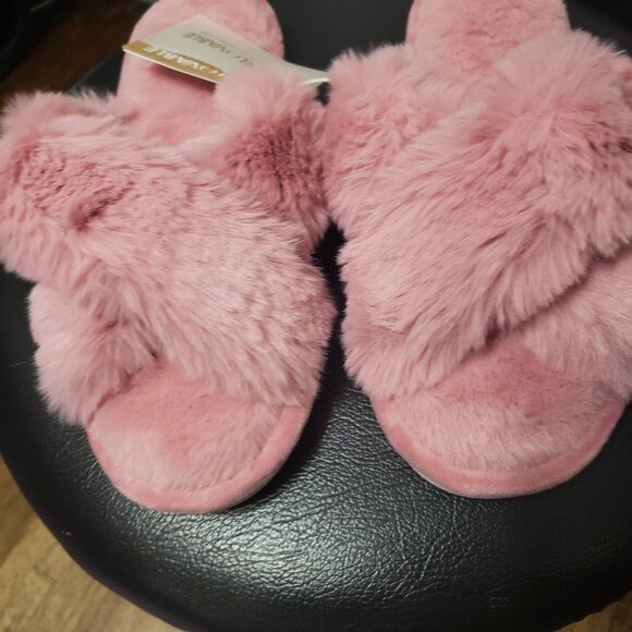 Parlovable Slippers - Picture 2 of 7